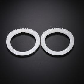 A PAIR OF QING DYNASTY HOTAN WHITE JADE DRAGON BRACELETS