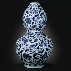 13TH-14TH CENTURY, YUAN DYNASTY BLUE AND WHITE WRAPPED BRANCHES FLOWER PATTERN GOURD BOTTLE