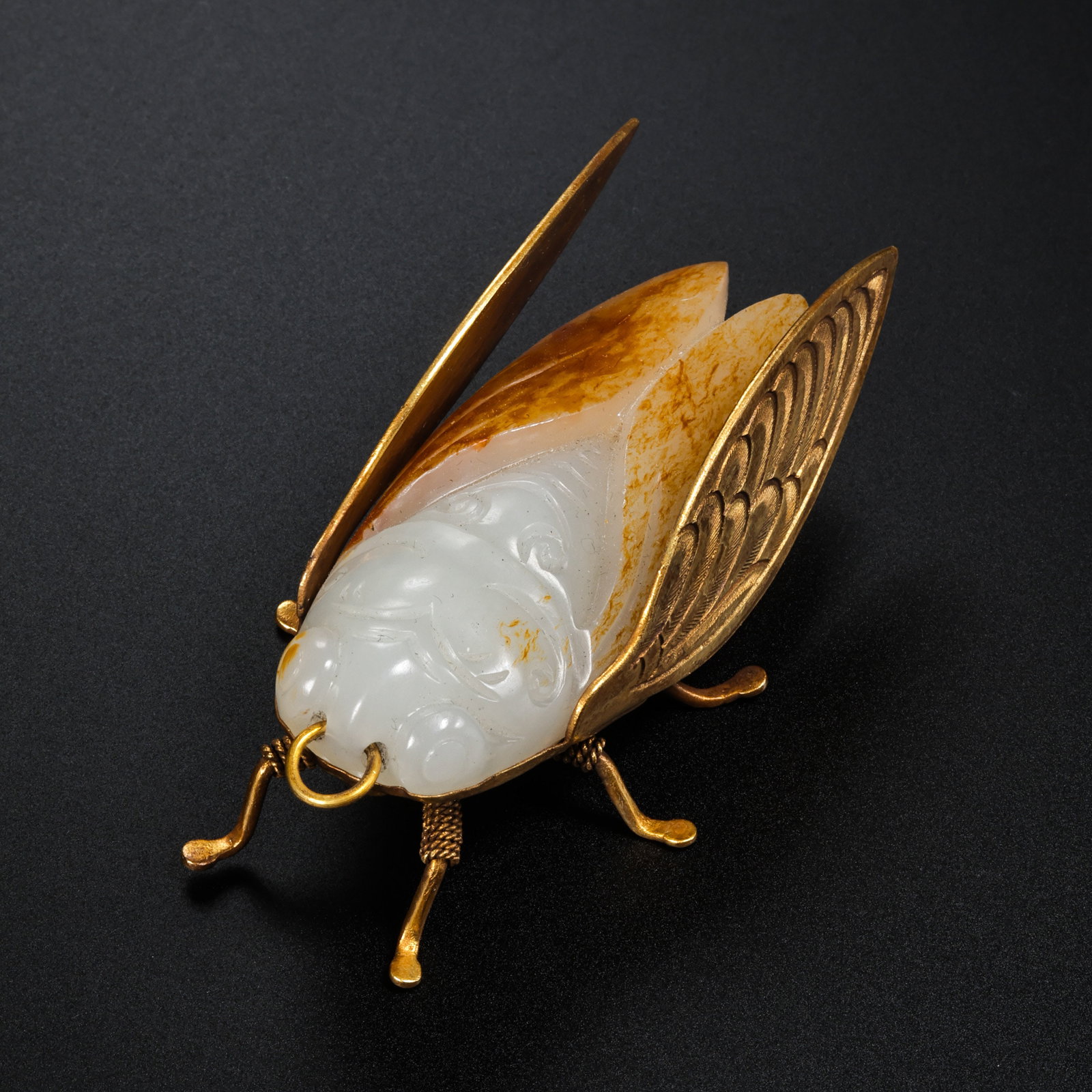 PURE GOLD INLAID IN HETIAN JADE CICADA, TANG DYNASTY (7TH TO 10TH CENTURY) (1 of 7)
