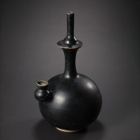 NORTHERN SONG DYNASTY DING WARE BLACK GLAZE "OFFICIAL" CHARACTER BOTTLE (7-10 CENTURIES)