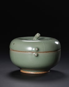 CELADON APPLE LID BOXFROM SONG DYNASTY (10TH TO 13TH CENTURY)