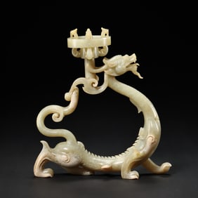JADE DRAGON LAMP STAND FROM THE HAN DYNASTY (1ST TO THE 3RD CENTURY)