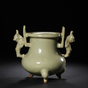 CELADON TWO-EAR THREE-LEGGED FURNACEFROM SONG DYNASTY (10TH TO 13TH CENTURY)