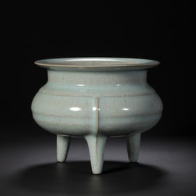 CELADON TRIPOD FURNACE OF SONG DYNASTY (10TH TO 13TH CENTURY)