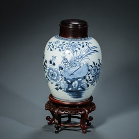 QING DYNASTY BLUE AND WHITE FLOWER BIRD PATTERN LID JAR
