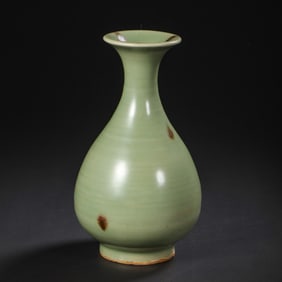 12TH-13TH CENTURY, THE SOUTHERN SONG DYNASTY LONGQUAN WARE FLYING GREEN GLAZE JADE POT SPRING BOTTLE