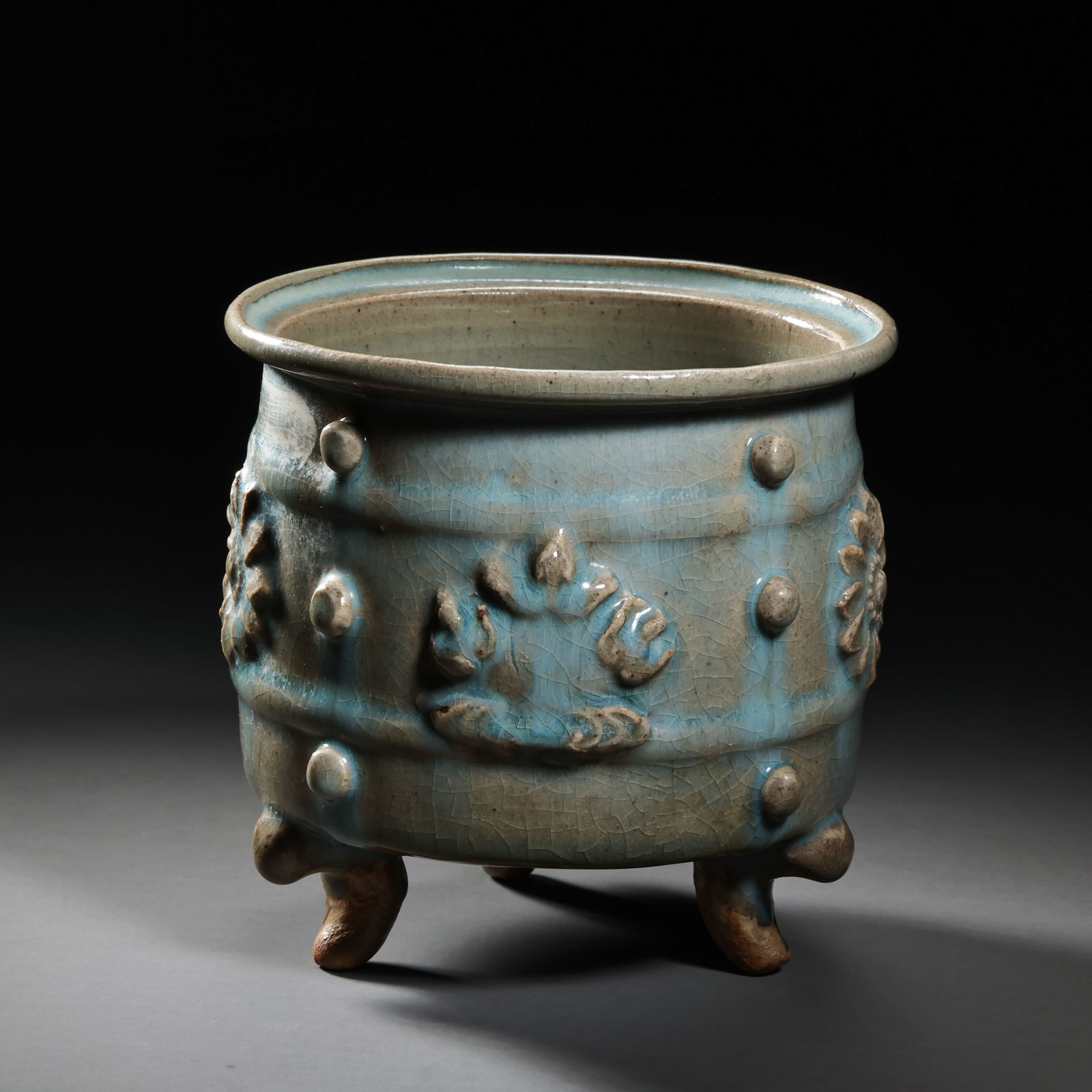 10-12 CENTURIES, NORTHERN SONG DYNASTY JUN WARE SKY BLUE GLAZE HANGING RED DRUM NAIL TRIPOD FURNACE: 10-12 CENTURIES, NORTHERN SONG DYNASTY JUN WARE SKY BLUE GLAZE HANGING RED DRUM NAIL TRIPOD FURNACE; H . 13.7 cm . L . 14 cm .