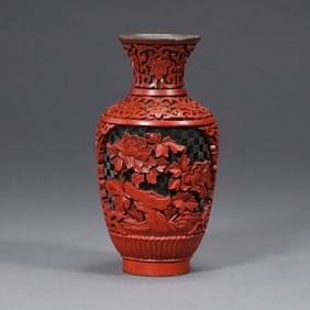 CHINESE QING DYNASTY CARVED RED FLOWER PATTERN VASE