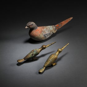A GROUP OF CHINESE LIAO DYNASTY GILT BRONZE GARUDA BIRDS AND HAN DYNASTY PAINTED POTTERY BIRDS