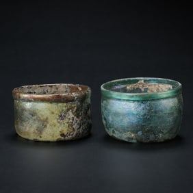 A PAIR OF CHINESE TANG DYNASTY COLORED GLAZE CUPS