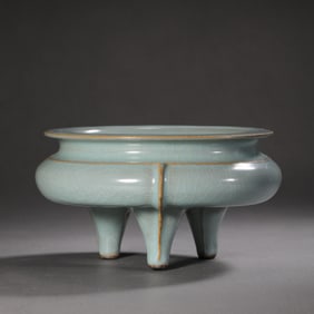 CHINESE SOUTHERN SONG DYNASTY LONGQUAN KILN GREEN GLAZE TRIPOD CENSER