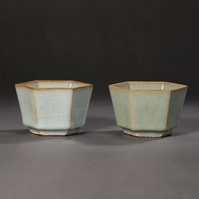 A PAIR OF CHINESE SOUTHERN SONG LONGQUAN CELADON HEXAGONAL CUPS