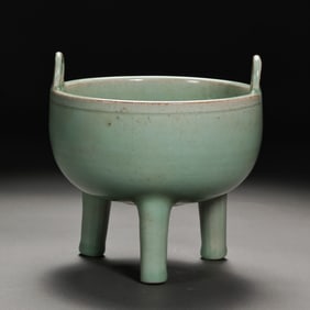 CHINESE SOUTHERN SONG DYNASTY LONGQUAN KILN GREEN GLAZE TWO-HANDLED TRIPOD CENSER