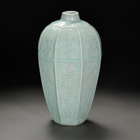 CHINESE SOUTHERN SONG DYNASTY HUTIAN KILN GREEN GLAZE FLOWER PATTERN PLUM VASE