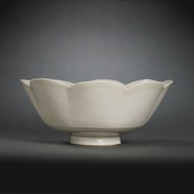 DING KILN WHITE PORCELAIN FLOWER-MOUTHED BOWL, LATE TANG AND FIVE DYNASTIES PERIOD, CHINA