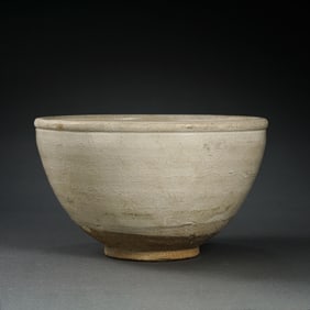 CHINESE TANG DYNASTY WHITE PORCELAIN BOWL