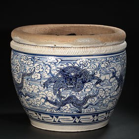 CHINESE YUAN DYNASTY BLUE AND WHITE DRAGON PATTERN URN