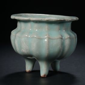 CHINESE SOUTHERN SONG DYNASTY LONGQUAN KILN GREEN GLAZE TRIPOD CENSER