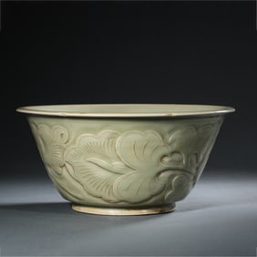 YAOZHOU KILN GREEN-GLAZED BOWL WITH CARVED FLORAL PATTERNS, LATE TANG AND FIVE DYNASTIES PERIOD,