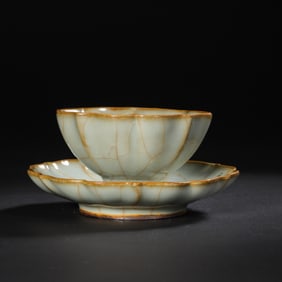 CHINESE SOUTHERN SONG DYNASTY LONGQUAN KILN GREEN GLAZE FLOWER MOUTH SAUCER
