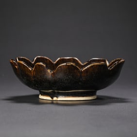 CHINESE SONG DYNASTY BLACK GLAZE FLOWER MOUTH PLATE