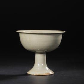 A SET OF CHINESE TANG DYNASTY WHITE PORCELAIN HIGH-FOOTED CUPS AND SOUTHERN SONG DYNASTY HUTIAN KILN