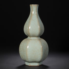 CHINESE SONG DYNASTY CELADON GOURD VASE