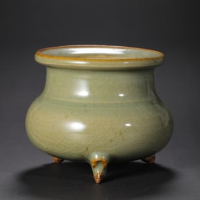 CHINESE SONG DYNASTY CELADON TRIPOD BURNER