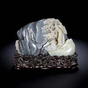 CHINESE QING DYNASTY HETIAN JADE BLUE AND WHITE MOUNTAIN SHAPED ORNAMENT