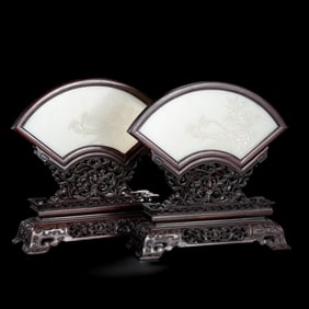 A PAIR OF CHINESE QING DYNASTY ROSEWOOD AND HETIAN WHITE JADE SCREENS