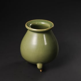CHINESE SONG DYNASTY CELADON TRIPOD BURNER