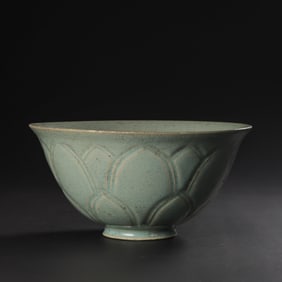 CHINESE SONG DYNASTY CELADON LOTUS PETAL CUP