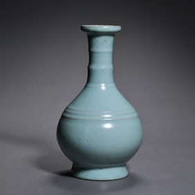 CHINESE SONG DYNASTY RU KILN CELADON LONG-NECKED VASE
