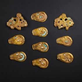 A SET OF WEST ASIAN PURE GOLD INLAID TURQUOISE ANIMAL ORNAMENTS
