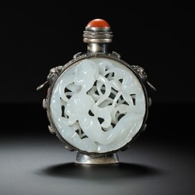 QING DYNASTY. A SILVER AND HETIAN JADE SNUFF BOTTLE
