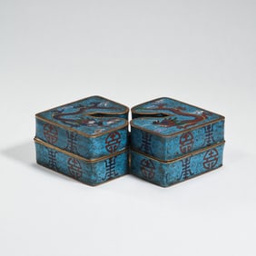 QING DYNASTY. A DOUBLE-COVERED CLOISONNé ENAMEL BOX