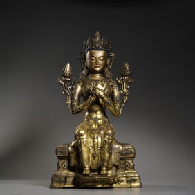 MING DYNASTY. A GILT-BRONZE FIGURE OF A SEATED BUDDHA WITH TURQUOISE INLAY.