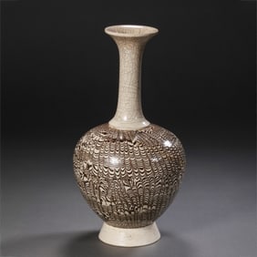 7-10CENTURY, TANG DYNASTY BLACK AND WHITE COILED GLAZE LONG-NECKED VASE