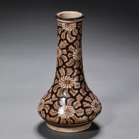 12-13CENTURY, SOUTHERN SONG JIZHOU KILN FLOWER PATTERN LONG NECK VASE