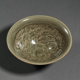 10-12A NORTHERN SONG DYNASTY YAOZHOU KILN GREEN-GLAZED BOWL WITH FISH PATTERN