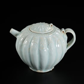12-13CENTURY, SOUTHERN SONG HUTIAN KILN GREEN GLAZE MELON-SHAPED POT