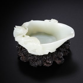 Chinese Qing Dynasty Hetian white jade dragon handle water washbasin