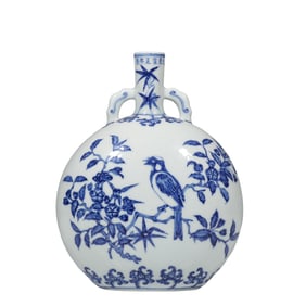 Blue and white flower and bird pattern moon vase, Yongzheng period, Qing Dynasty, China