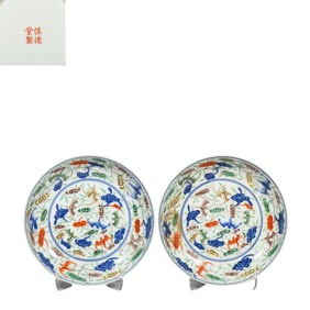 A pair of blue and white plates with cloud and bat patterns from the Qing Dynasty, China
