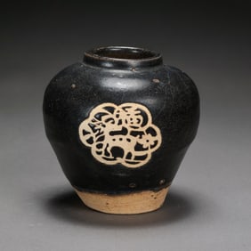 Chinese Southern Song Dynasty Jizhou kiln black glaze paper-cut decal jar