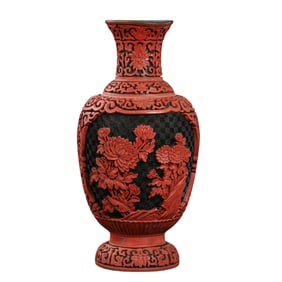 Chinese Qing Dynasty carved red flower pattern vase