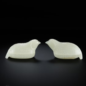 A pair of Chinese Qing Dynasty Hetian white jade quail lidded boxes
