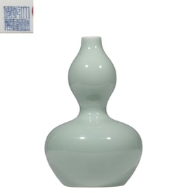 Chinese Qing Dynasty Qianlong period Tianqing glaze gourd bottle