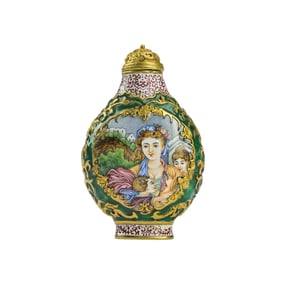 Chinese Qing Dynasty Qianlong period enameled snuff bottle with Western figures