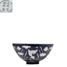 A Chinese blue-glazed bowl with white fish and algae patterns, Xuande period, Ming Dynasty